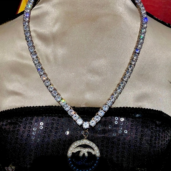 CHANEL INTERLOCKING CC SILVER NECKLACE - Picture 4 of 13